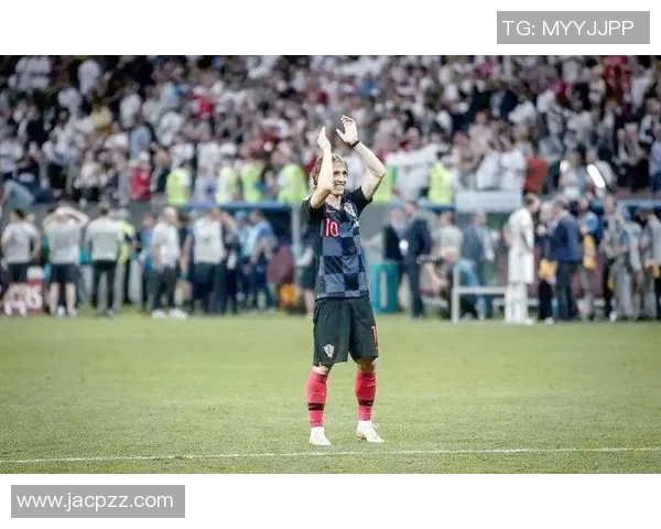 足球明星与奥运冠军的荣耀之路：跨越赛场的传奇故事与奋斗精神